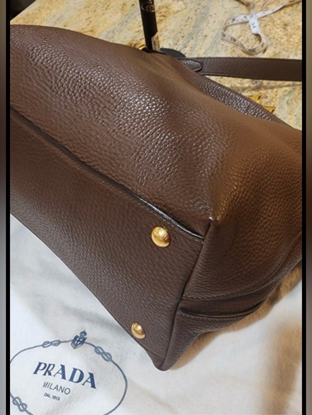 Large Prada Vitello Daino Brown Pebbled Leather Shoulder Bag Gold Hardware - Picture 4 of 12